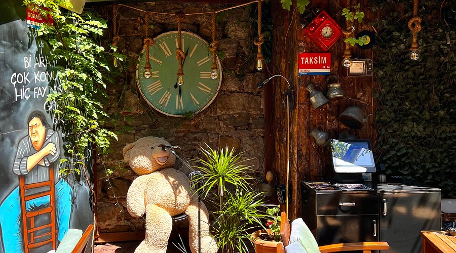 1garden Cafe iç mekan — botanik bahçe atmosferi